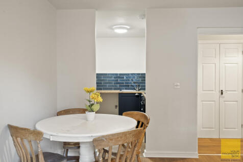 Flat 2-2.JPG