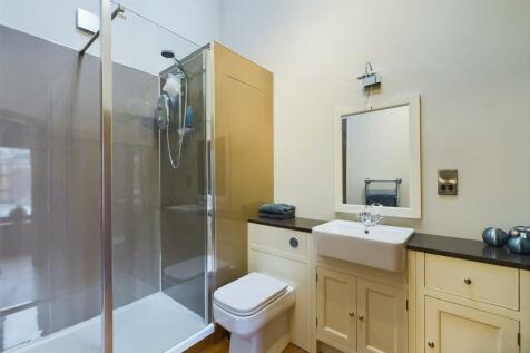 ENSUITE SHOWER ROOM