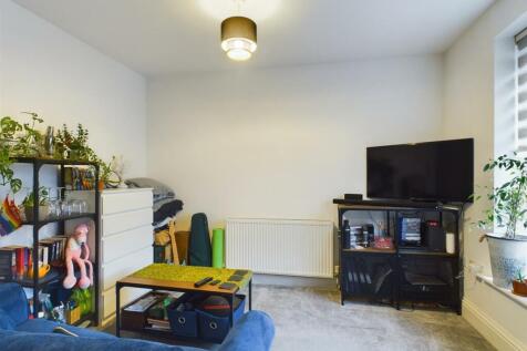 CAM01931G0-PR0230-STILL001.jpg