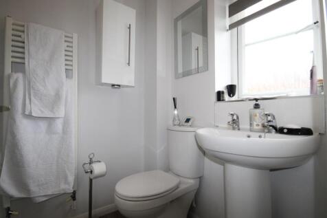 Ensuite bathroom .JPG