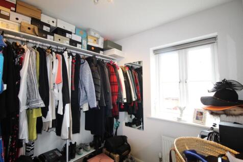 walk in wardrobe .JPG