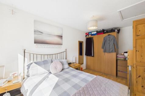 CAM01118G0-PR0345-STILL007.jpg