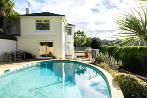 Exterior / Pool