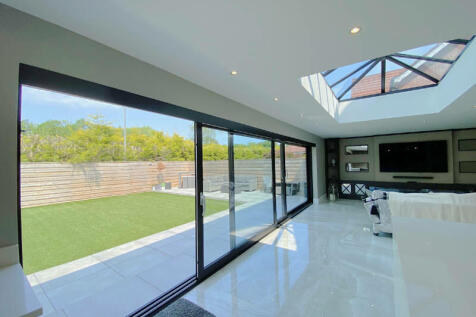 Sliding Doors to Rear