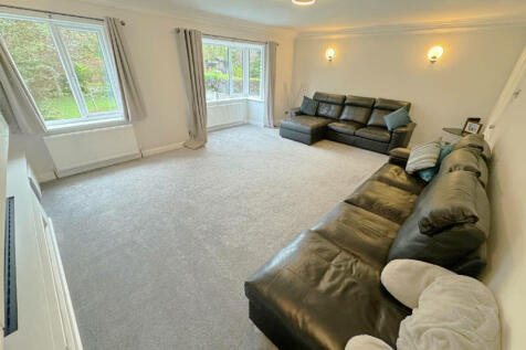Spacious Front Lounge