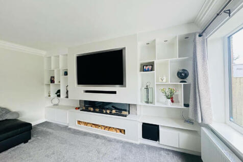 Spacious Front Lounge