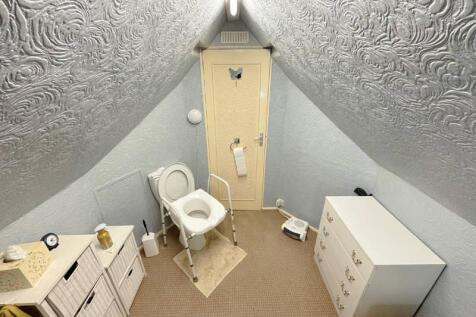 Bedroom Two Ensuite WC