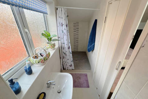 Bedroom Three Ensuite