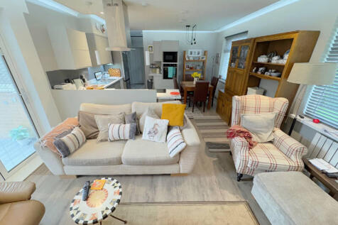 Open Plan Dining Kitchen/Lounge