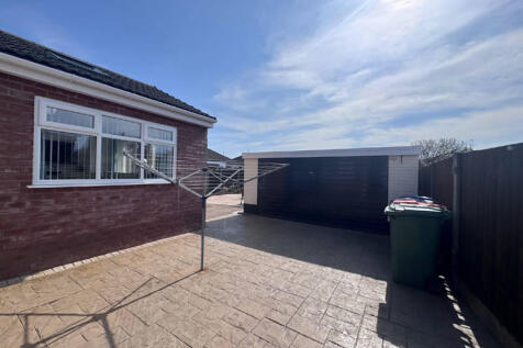Ample Parking &amp; Double Garage