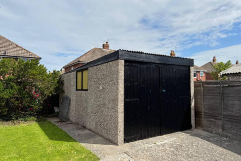 Detached Garage