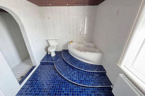 First Floor Bathroom