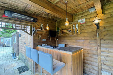 Outside Bar