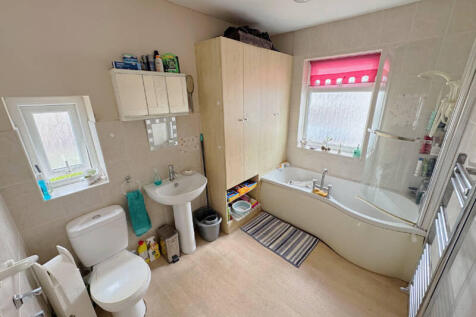First Floor Apartment - Bathroom