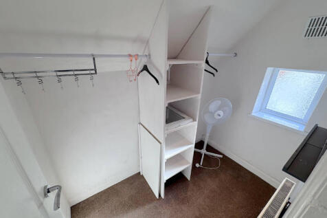 Walk In Wardrobe/Office