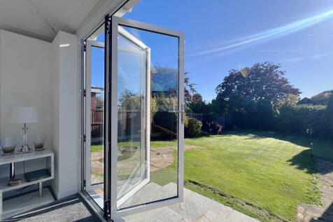 Sun Lounge to Garden