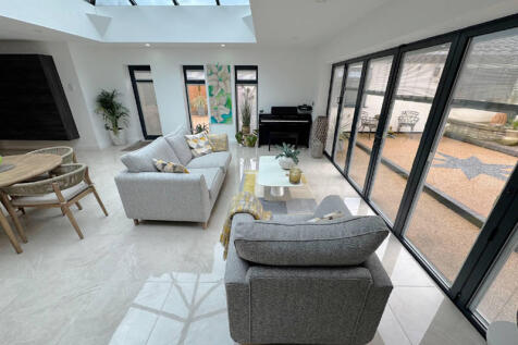 Family Dining Kitchen