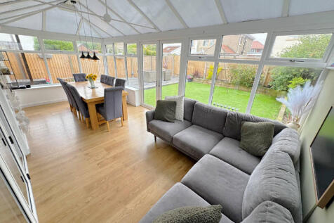 Conservatory/Dining Area