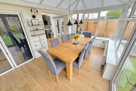 Conservatory/Dining Area