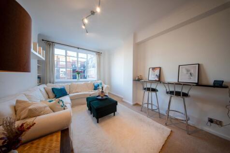 Livingroom With bar