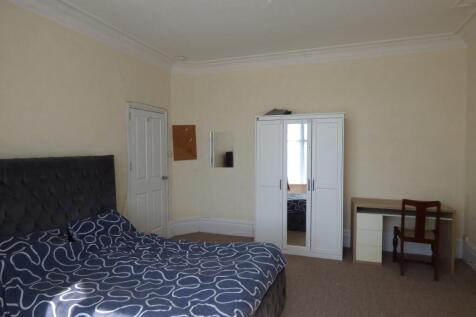 bedroom 1 (3)