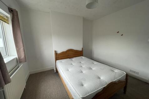 bedroom 1 (4)