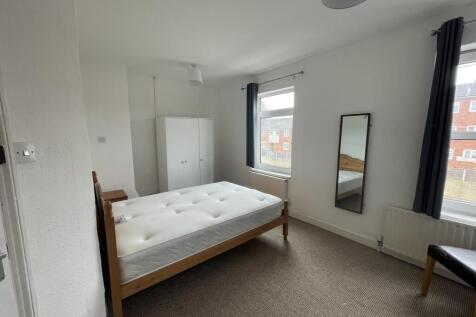 bedroom 2 (2)