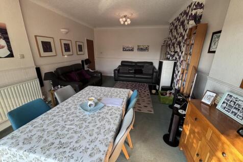 Sitting/Dining room