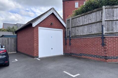 Garage/parking space
