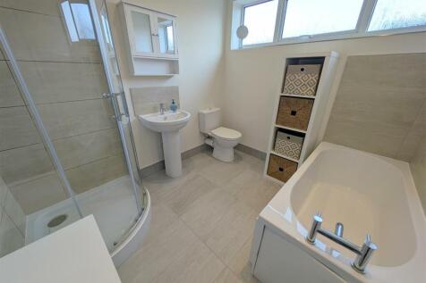 BATHROOM/SHOWER/WC