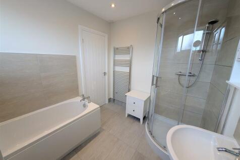 BATHROOM/SHOWER/WC