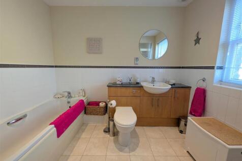 EN SUITE