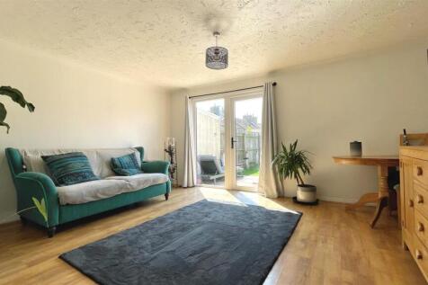 Living room 2.jpg