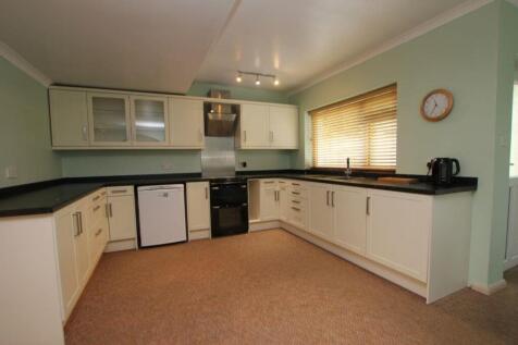 Kitchen2.JPG