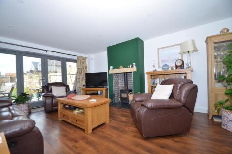 Livingroom2.jpg