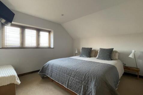 Bedroom 1.jpg