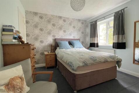 Bedroom 1.jpg