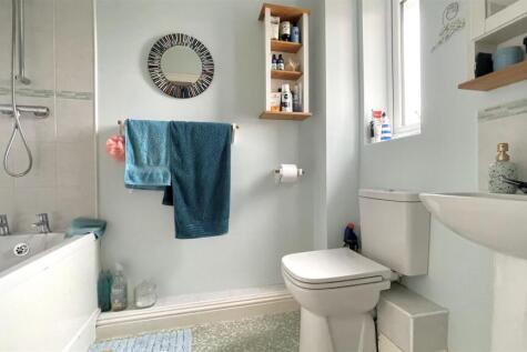 Family bathroom.jpg