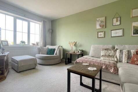 Living room 2.jpg