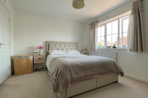 Bedroom 1.jpg