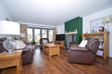 Livingroom.jpg