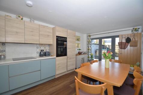 Kitchen2.jpg