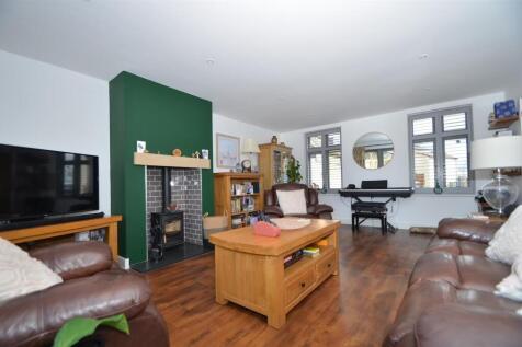 Livingroom3.jpg