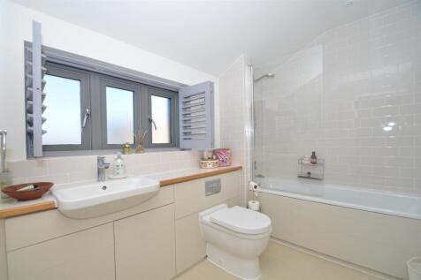 Bathroom2.jpg