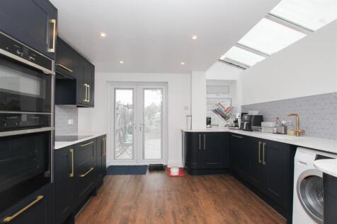 Kitchen.JPG
