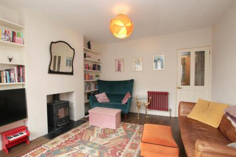 Livingroom2.JPG