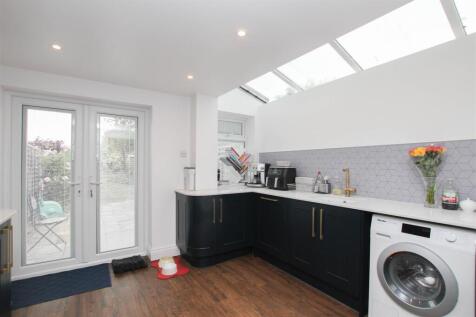 Kitchen1.JPG