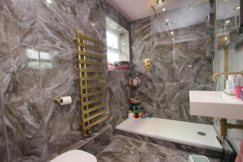 Bathroom.JPG