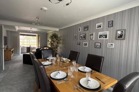 04 - Dining.jpg