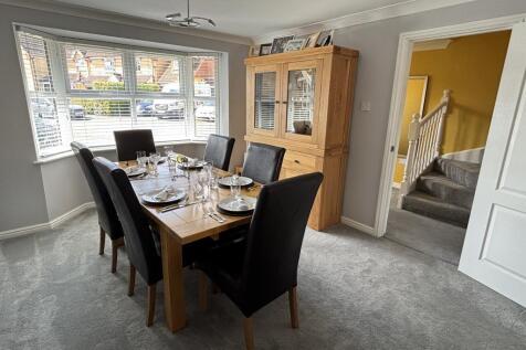 05 - Dining.jpg